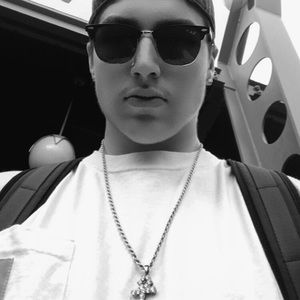 Meet your Posher, Derek